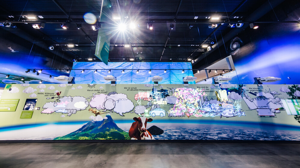 Gesamtansicht es Exponats "Climate Wall" im Grundlagen-Bereich.